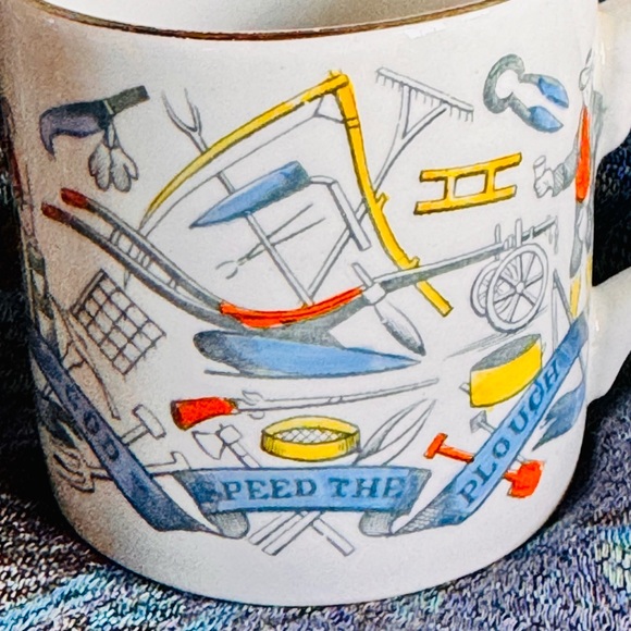 Vintage/antique teacup. Shipping not included in price. See photos for more. - Picture 2 of 5